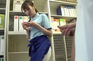 LULU-239 "Hôm nay là ngày an toàn, nên xuất tinh vào trong cũng được" Trong lúc người vợ yêu quý của tôi đi nghỉ, tôi dẫn cấp dưới đầy lông và ngực bự về nhà để quan hệ tình dục với anh ấy.