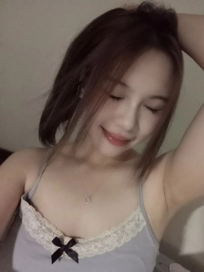 Chịch con em họ thô bỉ thường xuyên ăn mặc mát mẻ ở nhà