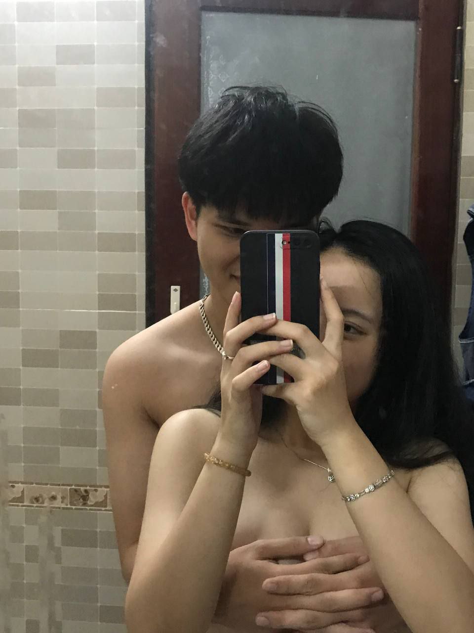 Mang cặc khủng đi địt dạo khiến gái xinh đạt cực khoái squirting liên tục